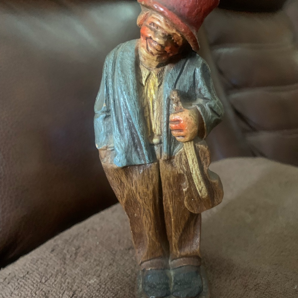 Vintage 1940's Syroco figurine of a hobo musician playing a violin Hand Painted.